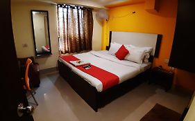 Akash Hotel 2*